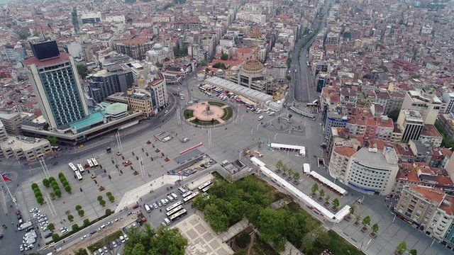 1 Mayıs Emek ve Dayanışma Günü nedeniyle güvenlik önlemlerinin alındığı Taksim Meydanı havadan görüntülendi.