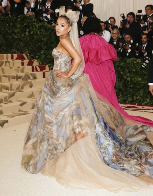 ARIANA GRANDE