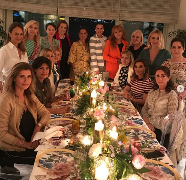 EDA KOSİF, DEMET HANİF, ARZU SABANCI, SEVİM UYAR, BERRİN OKÇU, BERNA ÇEBİ, NEYLAN VARDAR, BERRİN ZORLU, ZAFER KOZANOĞLU, DİLEK TÜRKER, ASLI ŞEN, FERYAL GÜLMAN