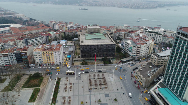 İstanbul Taksim Meydanı'ndaki Atatürk Kültür Merkezi'nin (AKM) yıkım işlemleri tamamlandı. İşte 13 Şubat'ta yıkımına başlanan AKM'nin tüm fotoğrafları