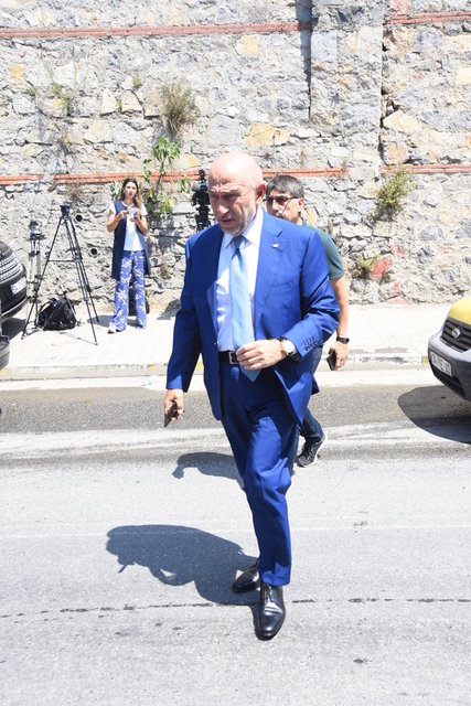 NİHAT ÖZDEMİR