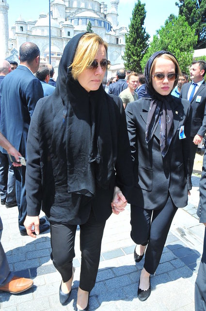 REVNA, YELDA DEMİRÖREN