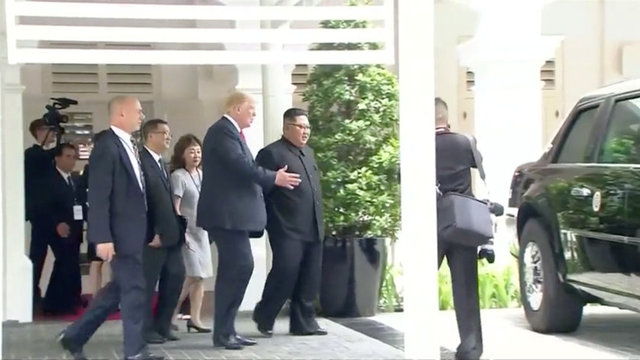 ABD Başkanı Donald Trump ile Kuzey Kore lideri Kim Jong-un'un Singapur'da yaptığı görüşme ilgi çekici anlara sahne oldu.