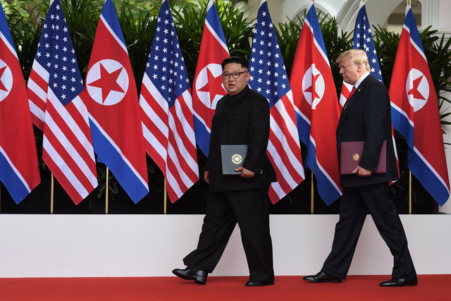 South China Morning Post'da yer alan habere göre, 5 bin güvenlik personelinin görev yaptığı zirveyi 2 bin 500 gazeteci izledi.