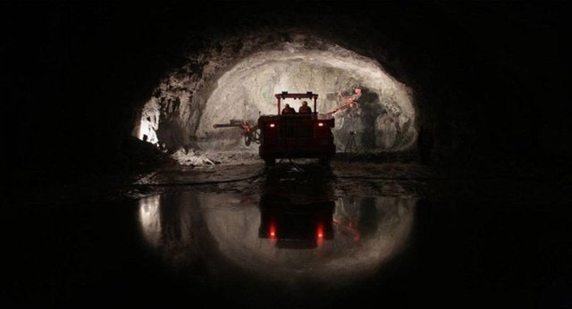 Toplam uzunluğu 14,346 kilometre bunun 1,710 kilometresi aç-kapa, 12,636 kilometresi ise tünel kazısı olan proje Türkiye'nin en uzun tüneli, Dünya'nın ise en uzun çift tüplü kara yolu tüneli olarak kayda geçti.