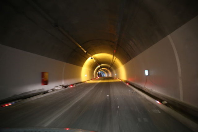 18 KİŞİ 40 SAAT MAHSUR KALMIŞTI - Kışın hava koşulları nedeniyle ulaşımın oldukça güç sağlandığı bölgede, Erzurum'un İspir ilçesinden 20 Kasım 2009 tarihinde yola çıkan ve içerisinde sürücüsü ile birlikte 18 kişi bulunan midibüs ile 30 kişi bulunan bir başka midibüs, 3 kamyon ve sürücüleri Ovit Dağı Biberoğlu Yaylası mevkiinde mahsur kalmıştı. 