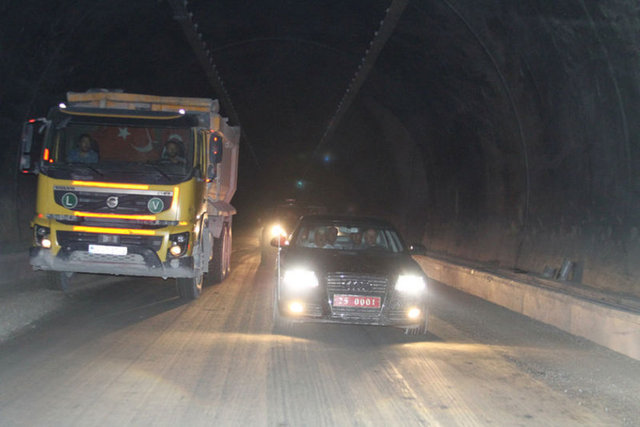 Tünel, Cumhurbaşkanı Recep Tayyip Erdoğan'ın katılacağı törenle ulaşıma açılacak. Trabzon ve Rize mitingleri için bölgeye gelecek Erdoğan, Rize programı sırasında Ovit Tüneli'nin açılışını gerçekleştirecek.