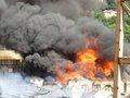 <p>Beykoz'da bulunan ve özellikle dizi, film setlerine ev sahipliği yapan kundura fabrikasında yangın çıktı.</p>
