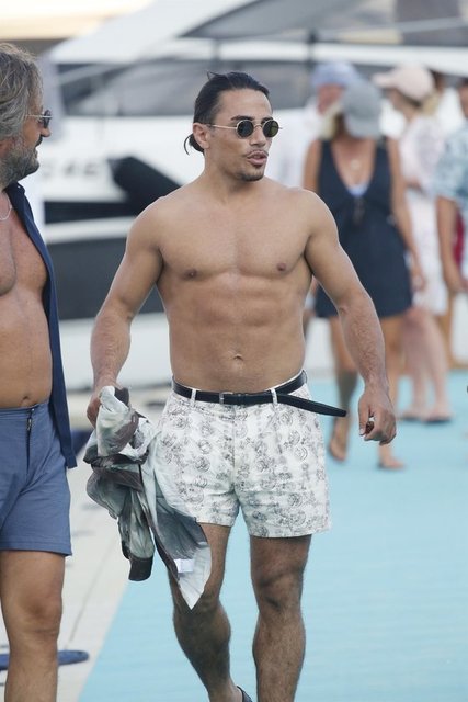 Nusret, fit vücuduyla dikkat çekti.