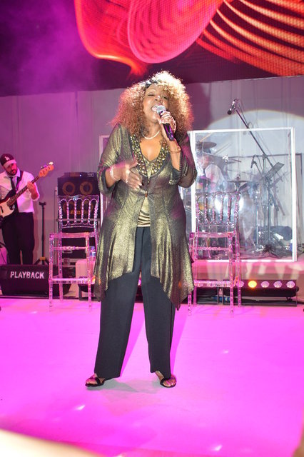 GLORIA GAYNOR