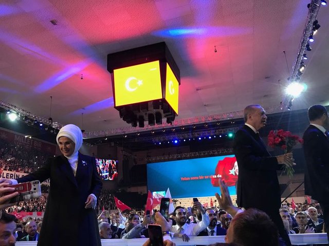 AK Parti 6. Olağan Büyük Kongresi, Ankara Spor Salonu'nda başladı. Kongreye çok sayıda vatandaş katıldı. İşte kongreden kareler...