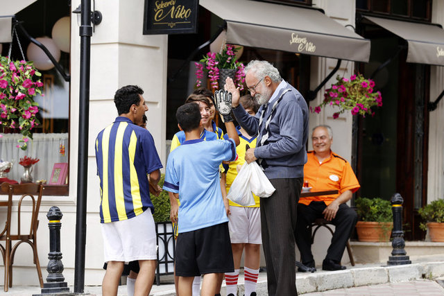 Keşke Hiç Büyümeseydik 1. Bölüm Fotoğrafları