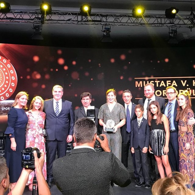 CAROLINE KOÇ, AYLİN KOÇ, YASEMİN ADAR, ALİ KOÇ, ÖMER KOÇ, NEVBAHAR KOÇ
