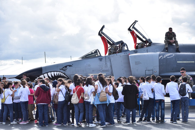 12 farklı kategoride düzenlenecek teknoloji yarışmalarıyla gençlerin kendi teknoloji projelerini geliştirmesi ve üretmeleri hedefleniyor. Teknoloji yarışmalarına toplamda 750 takım ve 2 binin üzerinde yarışmacı katılıyor.