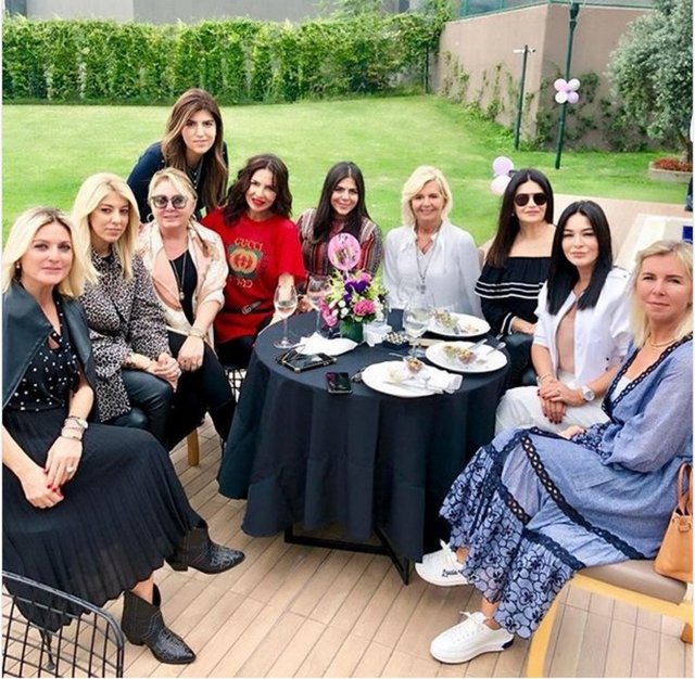 AYŞEGÜL TOPLUSOY, PINAR TALAY, DERYA AYAYDIN, DENİZ AYAYDIN, SİTARE KALYONCUOĞLU, İPEK ABDİK, TUNAY AYAYDIN, ŞEBNEM ARSLAN, SİNEM AYAN, BANU ALP