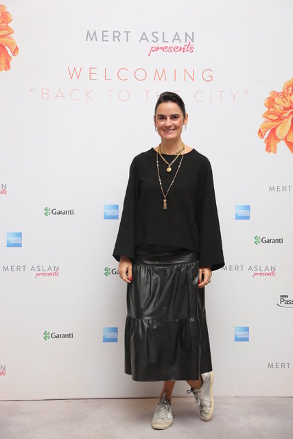 ASLI BAYRAKTAROĞLU 