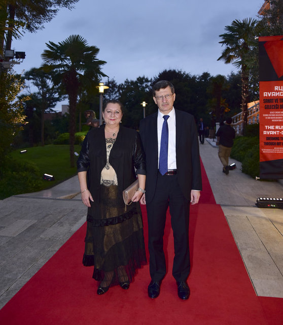 ANDREY PODELYSHEV VE EŞİ