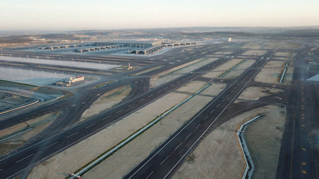 Açılışın ardından ilk sefer, 31 Ekim'de saat 11.30'da gerçekleştirilecek Türk Hava Yolları'nın (THY) İstanbul-Ankara seferi olacak. THY ilk seferini Boeing 777 tipi geniş gövdeli uçakla icra ederken, ikinci sefer ise Boeing 737-800 tipi uçakla Ercan Havalimanı olacak.