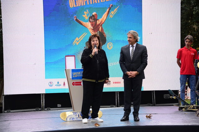 MONİK İPEKEL, AHMET MİSBAH DEMİRCAN