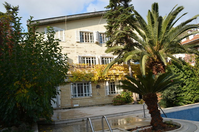 ÖZALLAR'IN KÖŞKÜ