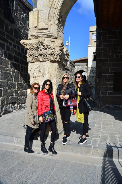 BERRAK GÜZELOĞLU, TUBA KAHRAMAN, DENİZ KAHRAMAN, EBRU BEYZADEOĞLU
