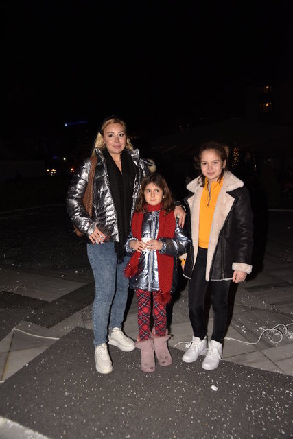 SERAP, LARA, MELİSA SARI