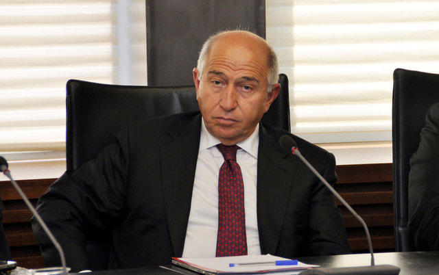 NİHAT ÖZDEMİR