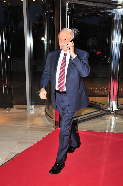 HÜSNÜ ÖZYEĞİN