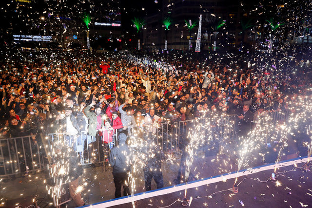 İzmirde yeni yıl kutlaması