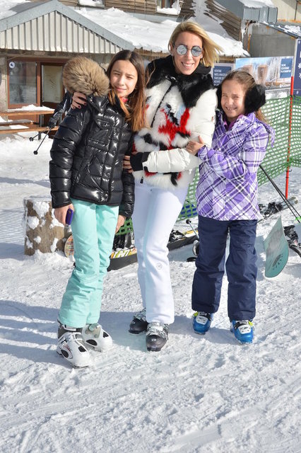 AYŞE, ÖZNUR, ZEYNEP YAKIN