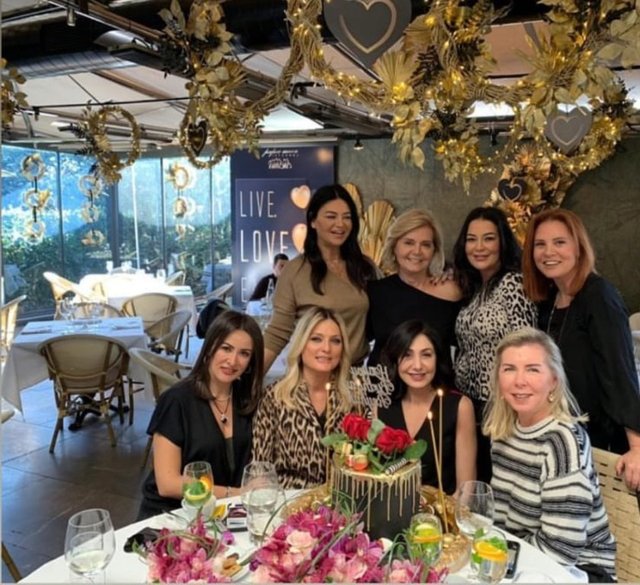 FATOŞ SARIGÜL, AYŞEGÜL TOPLUSOY, REYHAN İPEKEL, TUNAY AYAYDIN, GÜLŞAH ALKOÇLAR, SİNEM AYAN, ŞEBNEM ARSLAN, BANU ALP