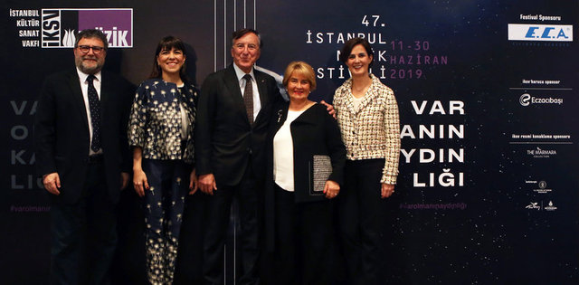 GÖRGÜN TANER, EFRUZ ÇAKIRKAYA, BÜLENT ECZACIBAŞI, GAYE AKÇEN, YEŞİM GÜRER OYMAK