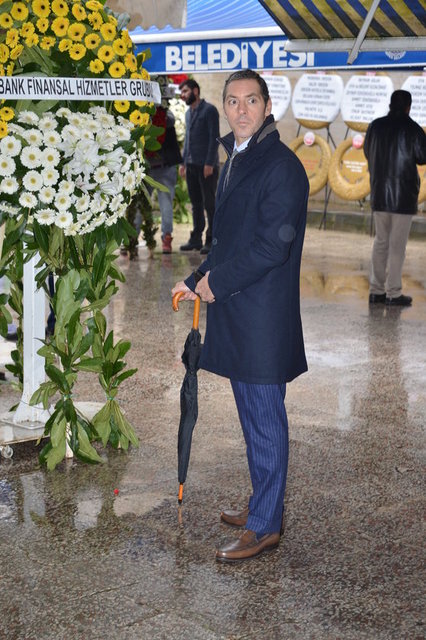 RAİF DİNÇKÖK