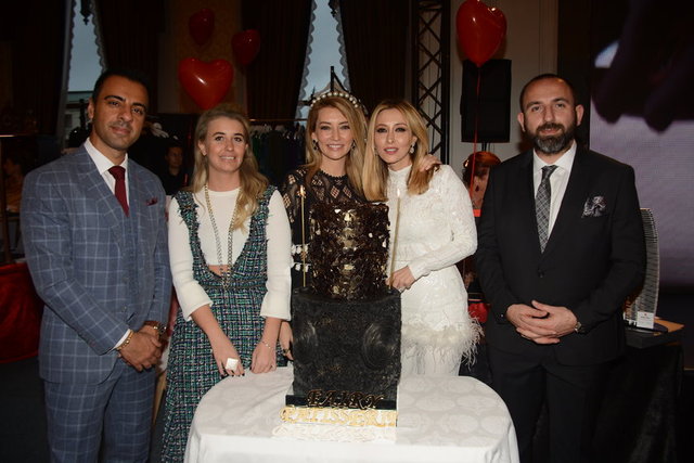 JOHN REZA PARSİANİ, GÖDE HOCAOĞLU, NİLÜFER BATUR, ASLI ÖZDEMİR, ADNAN BOSTAN
