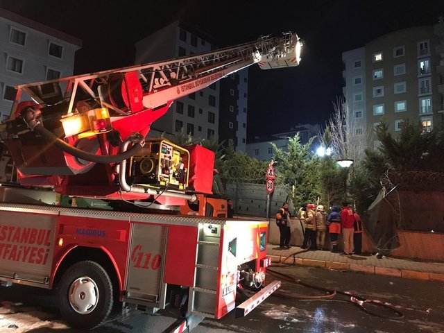 KAZADAN 2 DAKİKA SONRA OLAY YERİNE ULAŞTILARHelikopterin düşmesinden  2 dakika sonra 112 ve AFAD ekiplerinin kurtarma çalışmalar için kaza alanına geldiği belirtildi.