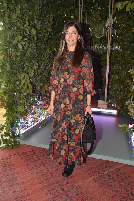 ZEYNEP ÜSTÜNEL