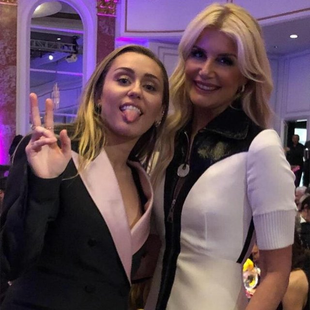 MILEY CRYUS, BEGÜM ŞEN