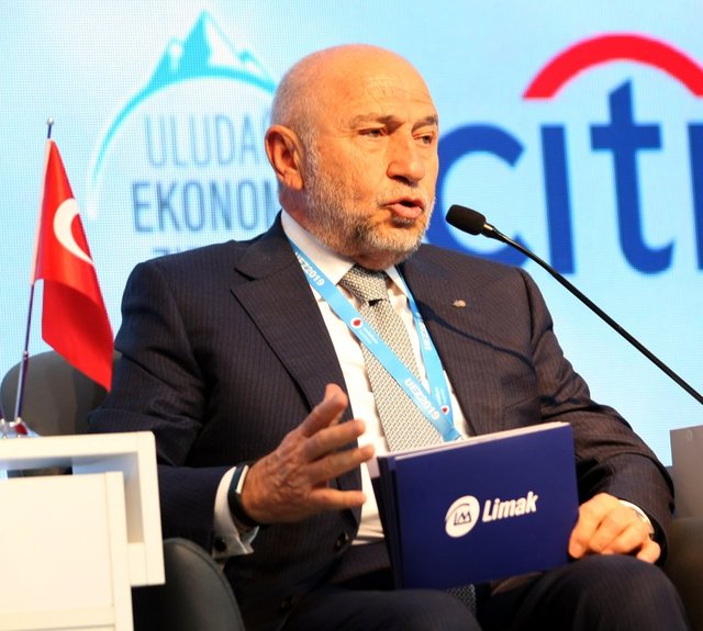 NİHAT ÖZDEMİR