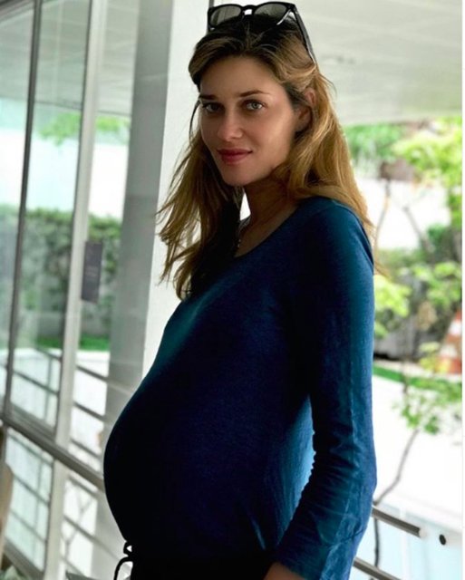 ANA BEATRIZ BARROS