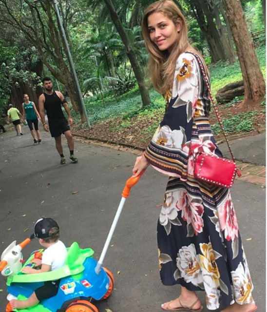 ANA BEATRIZ BARROS