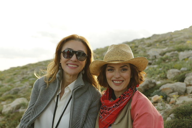 PERVİN ERSOY, EZGİ MOLA