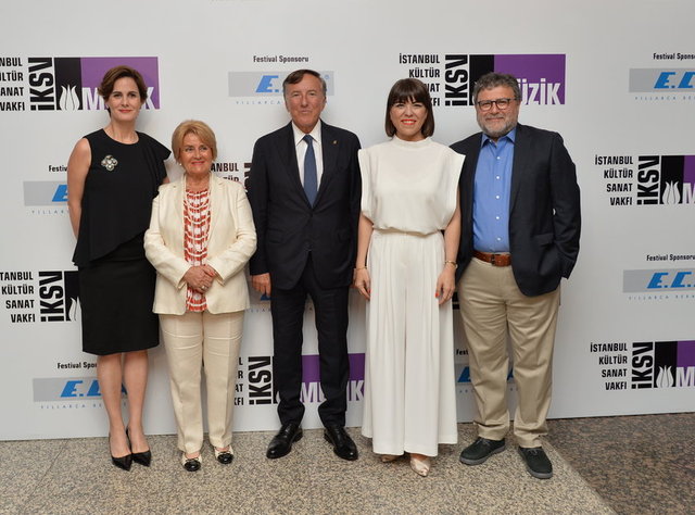 YEŞİM GÜREL OYMAK, GAYE AKÇEN, BÜLENT ECZACIBAŞI, EFRUZ ÇAKIRKAYA, GÖRGÜN TANER