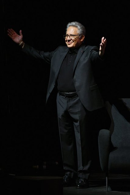 ZÜLFÜ LİVANELİ