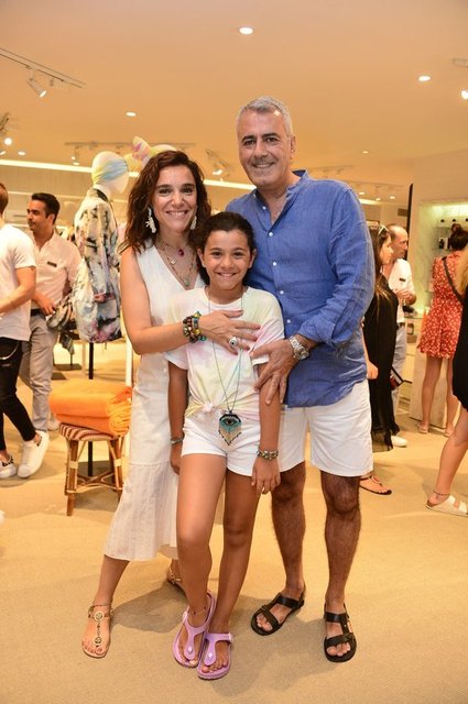 MİNA, TARA, HAYAT ÜSTÜN