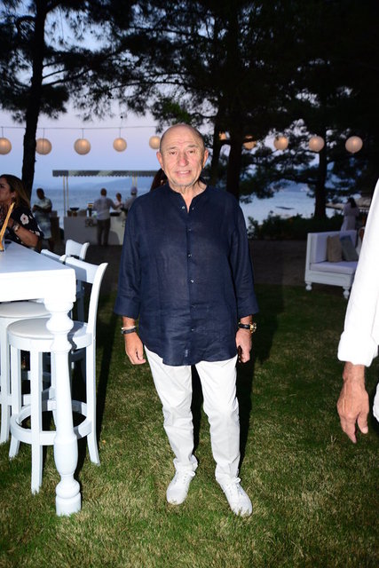 NİHAT ÖZDEMİR