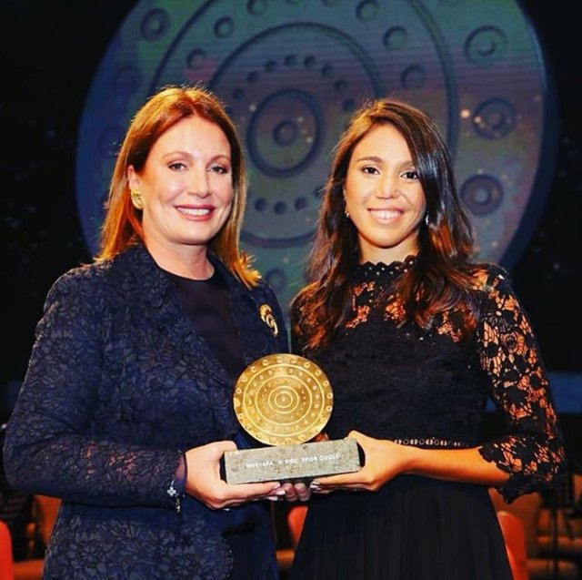 CAROLİNE KOÇ, İLKE ÖZYÜKSEL