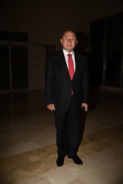 NİHAT ÖZDEMİR