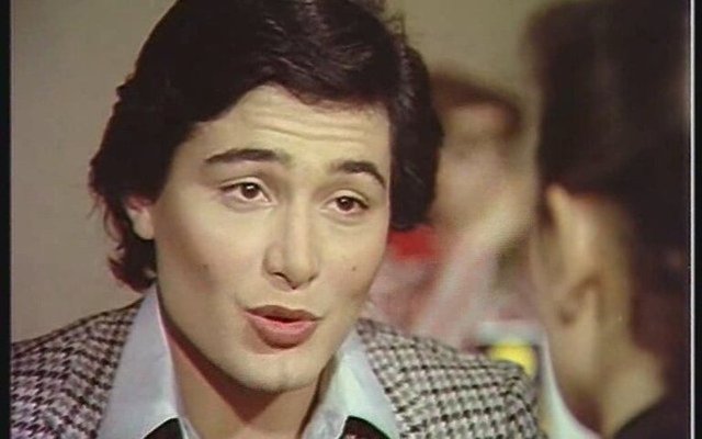 BÜLENT ERSOY - Türk müziğinin Diva'sı olarak bilinen Bülent Ersoy, 1981'de Londra'da geçirdiği cinsiyet geçiş ameliyatıyla kadın oldu.  