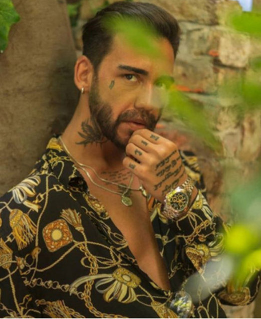 Doğrusöz değişimini sosyal medya hesabından, "Merhaba… Benim adım Doruk…" ifadelerini kullanarak duyurdu.  -   -  