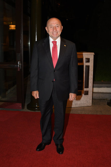 NİHAT ÖZDEMİR